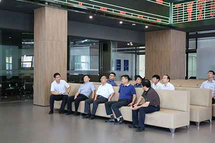 20170829濰坊市農(nóng)村信用合作社聯(lián)合社黨委書記、理事長(zhǎng)陳衛(wèi)東一行到中凱智慧冷鏈物流園進(jìn)行實(shí)地考察交流學(xué)習(xí).jpg